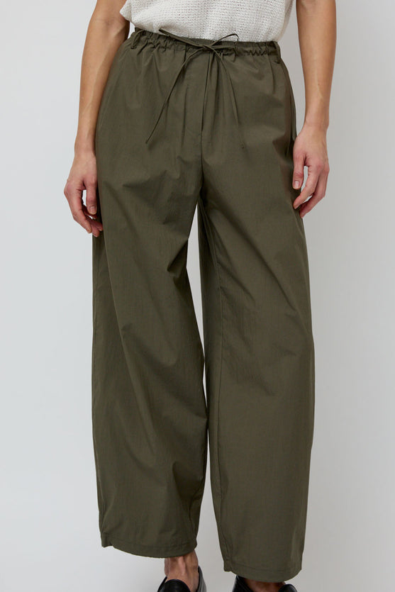 UMARMUNG Lightweight Cotton Oval Silhouette Pant in Cactus