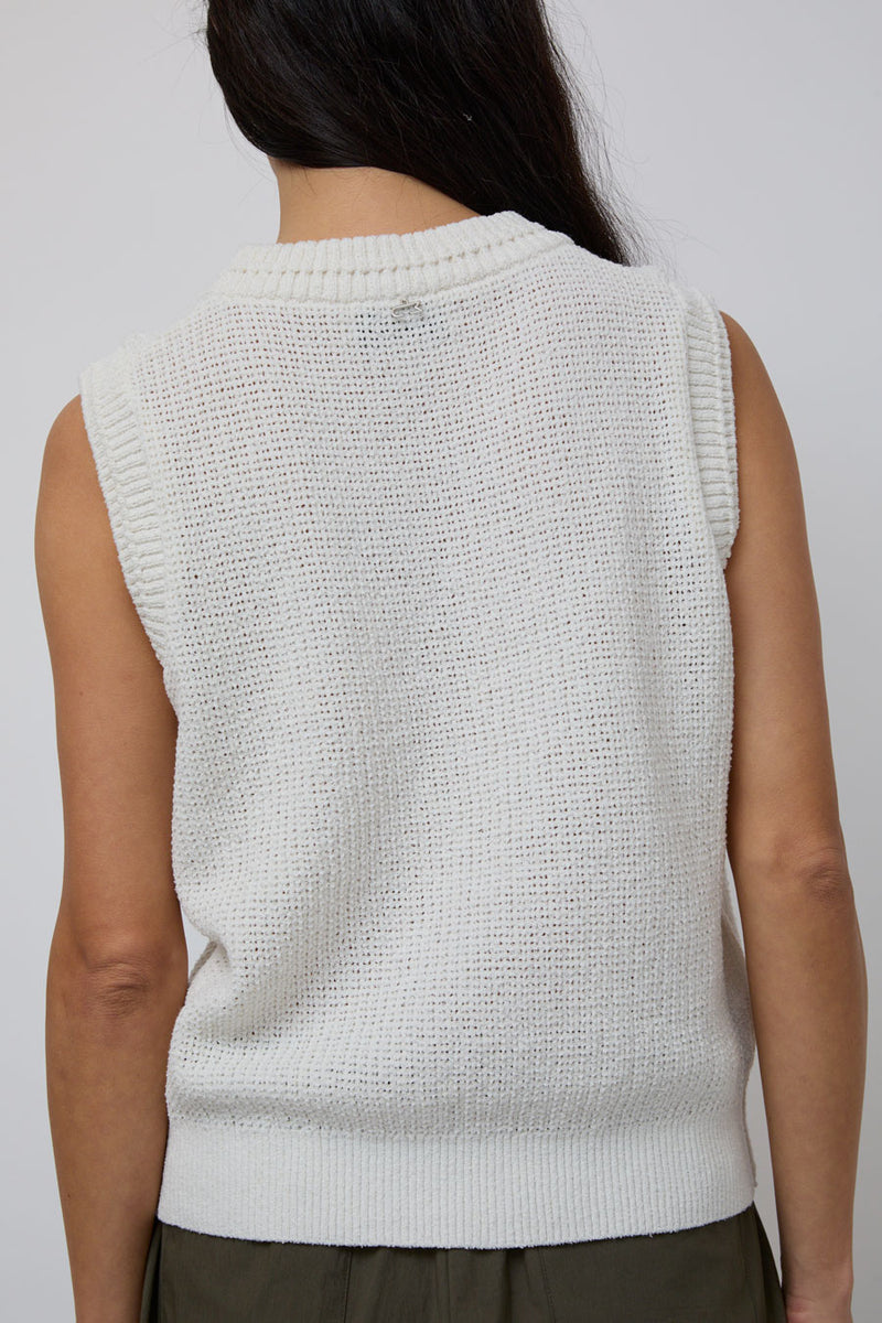 UMARMUNG Linen Boucle Crochet Vest in Oatmeal