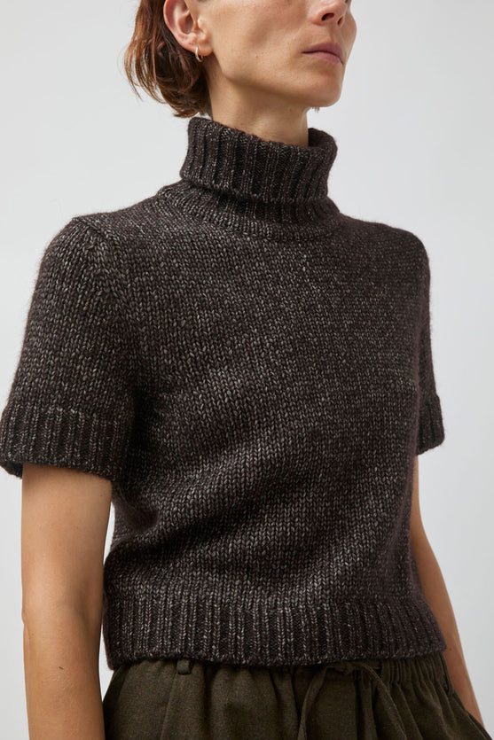 UMARMUNG Turtleneck Cropped Pullover in Bark