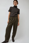 UMARMUNG Turtleneck Cropped Pullover in Bark