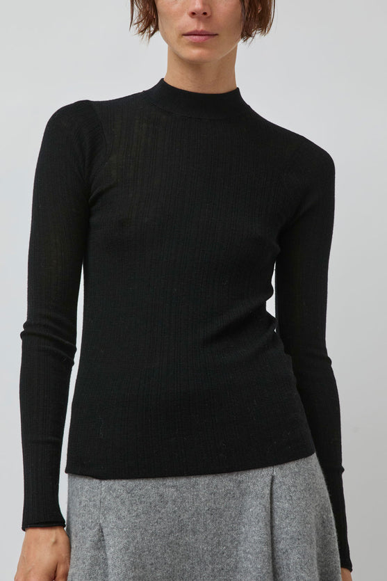 UMARMUNG Weightless Wool Crewneck Pullover in Black