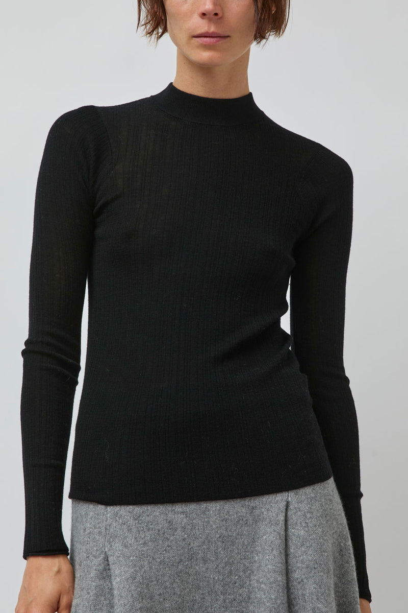 UMARMUNG Weightless Wool Crewneck Pullover in Black