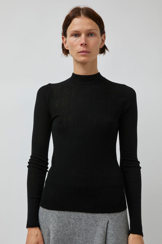 UMARMUNG Weightless Wool Crewneck Pullover in Black