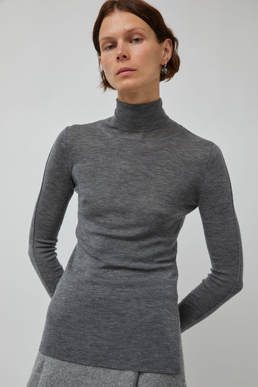 UMARMUNG Weightless Wool Turtle Neck Split Pullover in Heather Grey