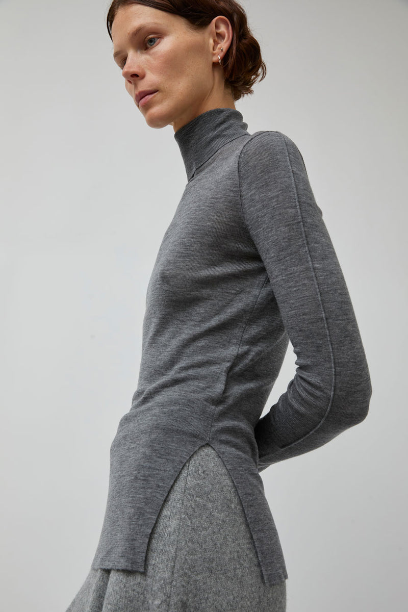 UMARMUNG Weightless Wool Turtle Neck Split Pullover in Heather Grey