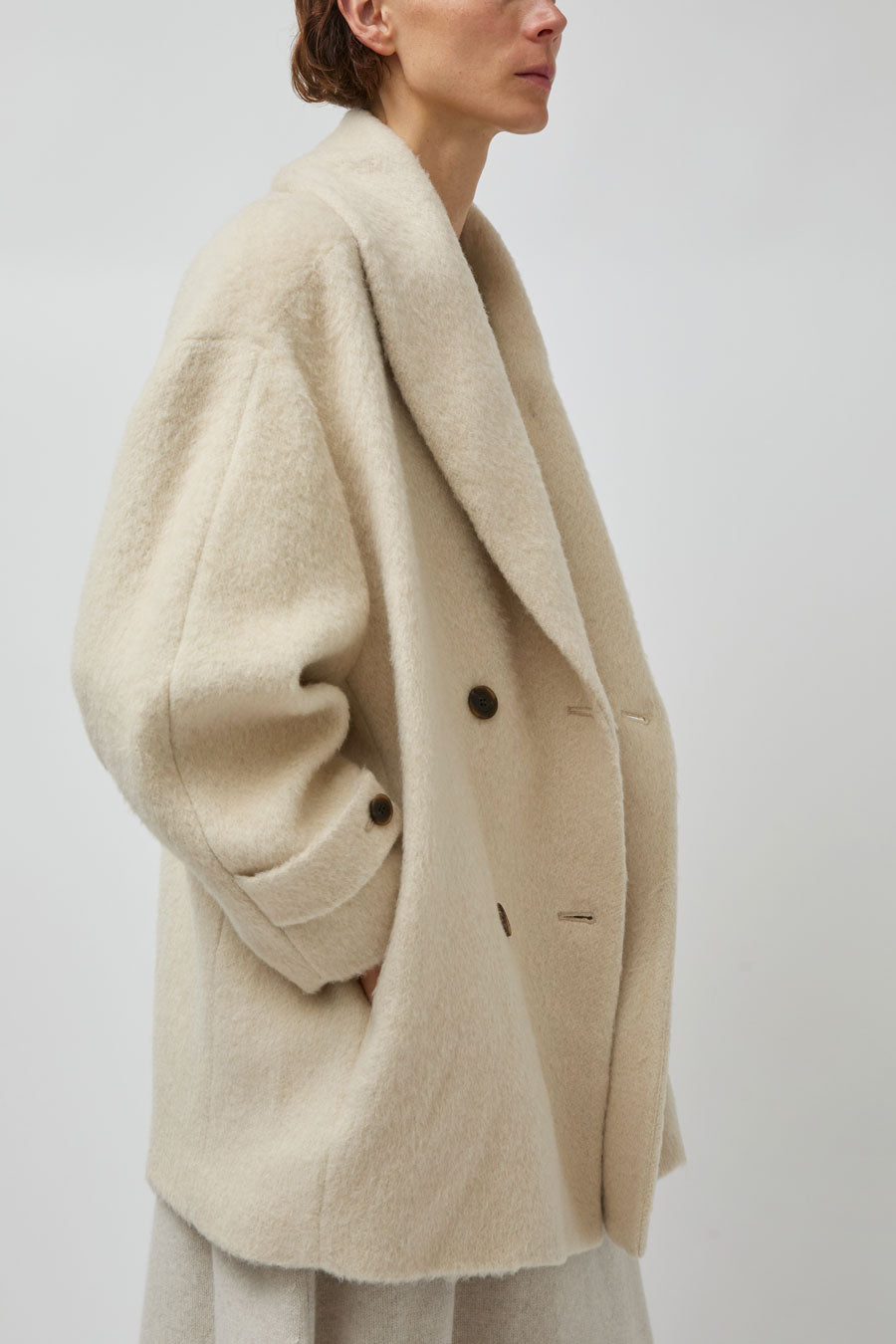 UMARMUNG Wool Alpaca Shawl Collar Half Coat in Cream