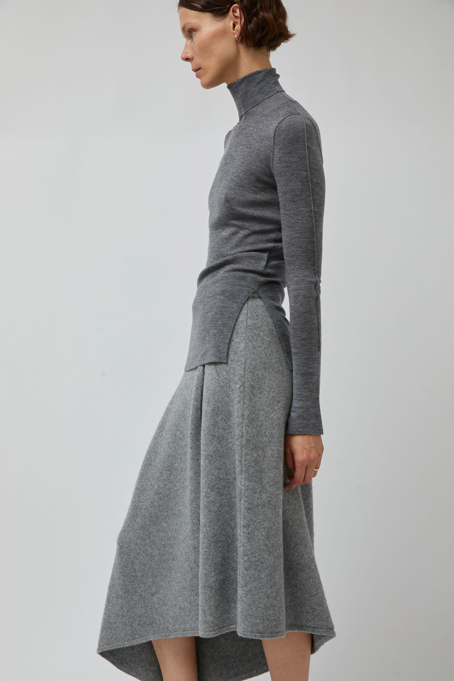 UMARMUNG Wool Cashmere Asymmetric Hem Skirt in Heather Grey