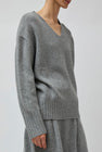 UMARMUNG Wool Cashmere Oversized V Neck Pullover in Heather Grey
