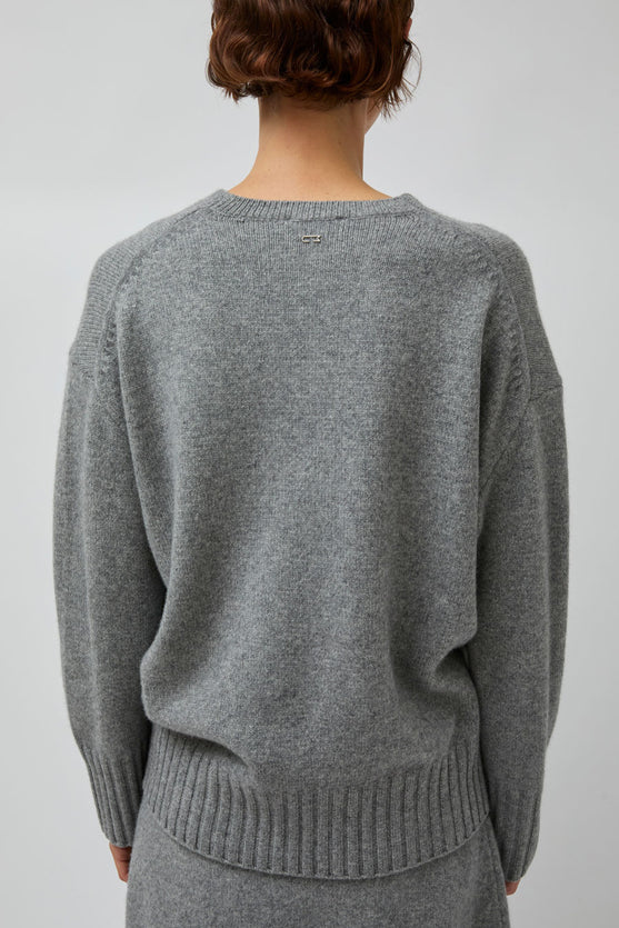UMARMUNG Wool Cashmere Oversized V Neck Pullover in Heather Grey
