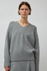 UMARMUNG Wool Cashmere Oversized V Neck Pullover in Heather Grey