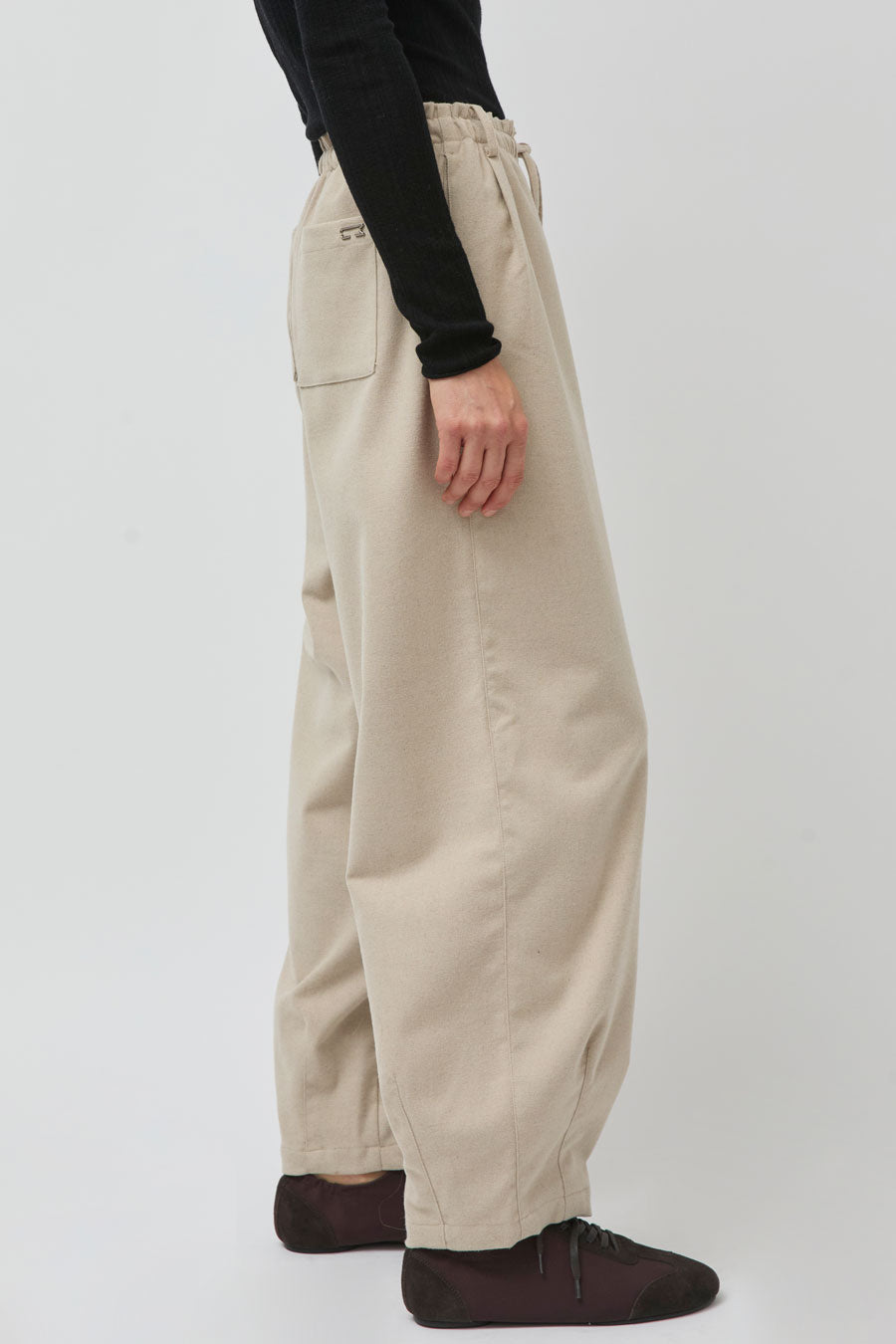 UMARMUNG Wool Flannel Oval Silhouette Pants in Cream