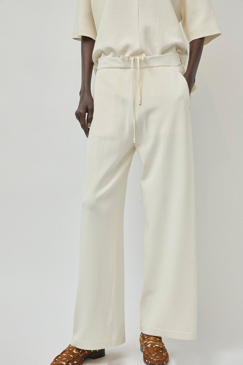 UMARMUNG Center Lined Wide Fit Pants in Ivory