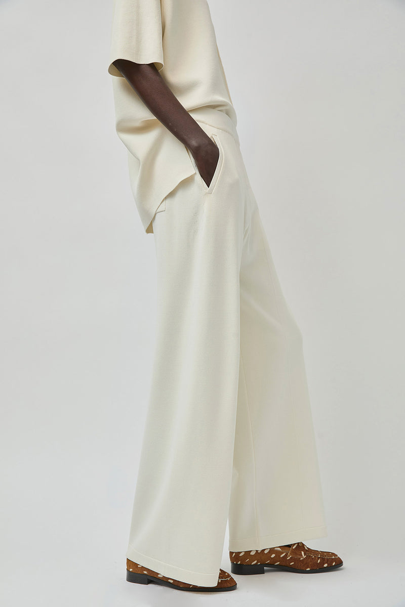 UMARMUNG Center Lined Wide Fit Pants in Ivory