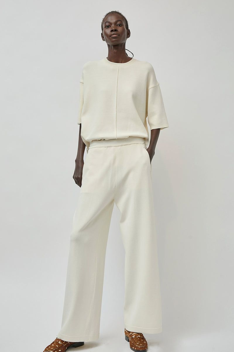 UMARMUNG Center Lined Wide Fit Pants in Ivory