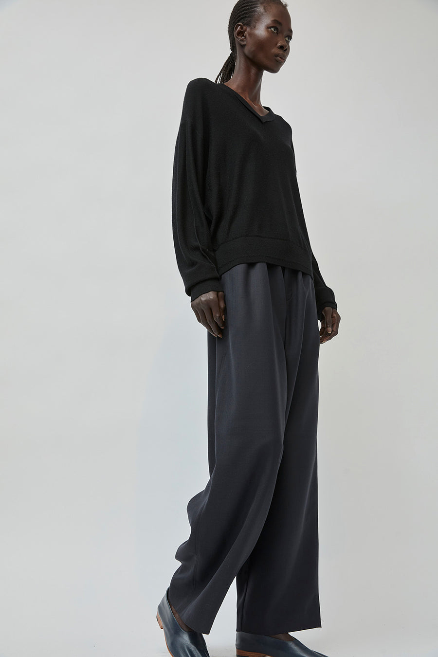 UMARMUNG Japanese Tropical Wool Fluid Pants in Midnight
