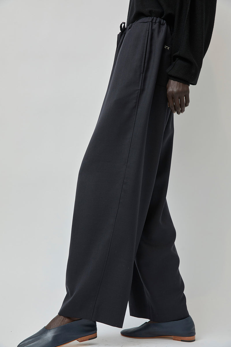 UMARMUNG Japanese Tropical Wool Fluid Pants in Midnight