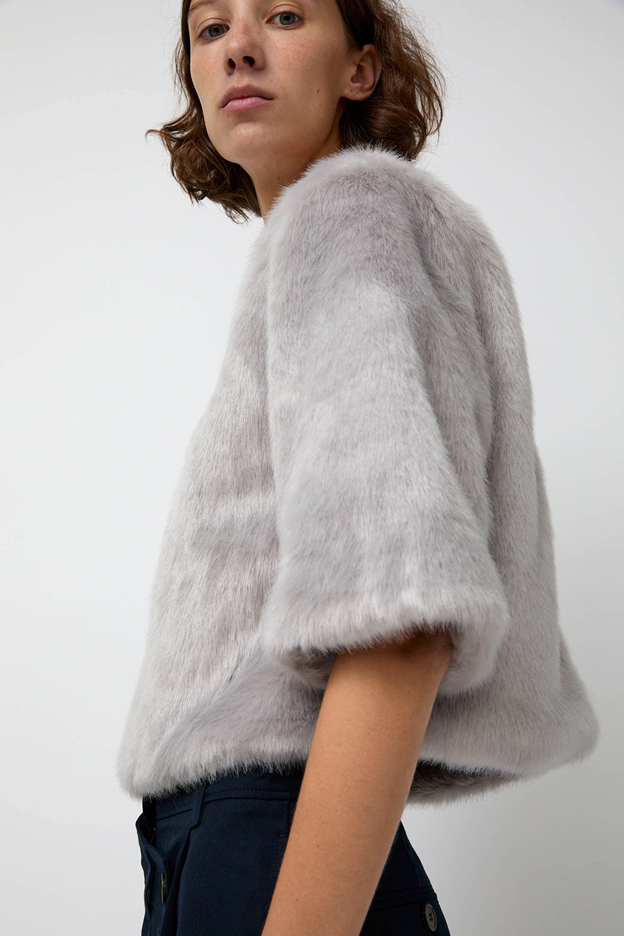 épingler Fur Crop Cape in Silver