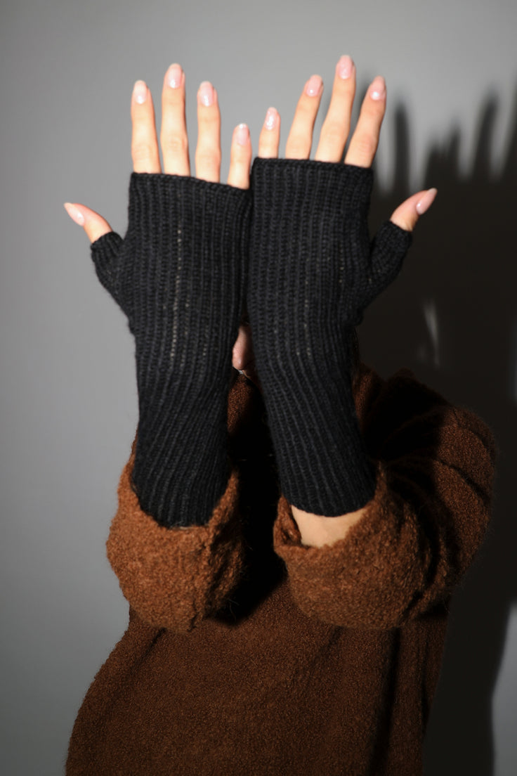Image of Karakoram Fingerless Arm Warmers in Black