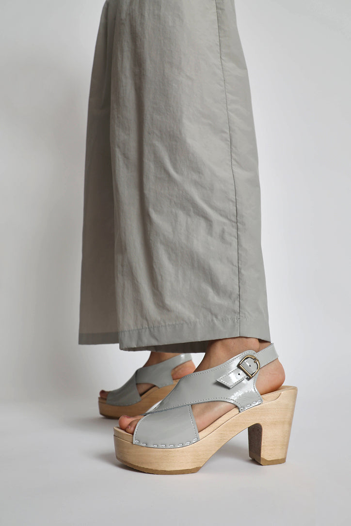 Image of No.6 Crossover Clog on Platform in Dove Patent