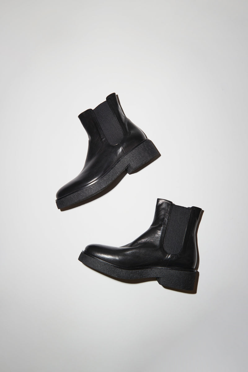 No.6 Pull on Crepe Sole Boot in Nero